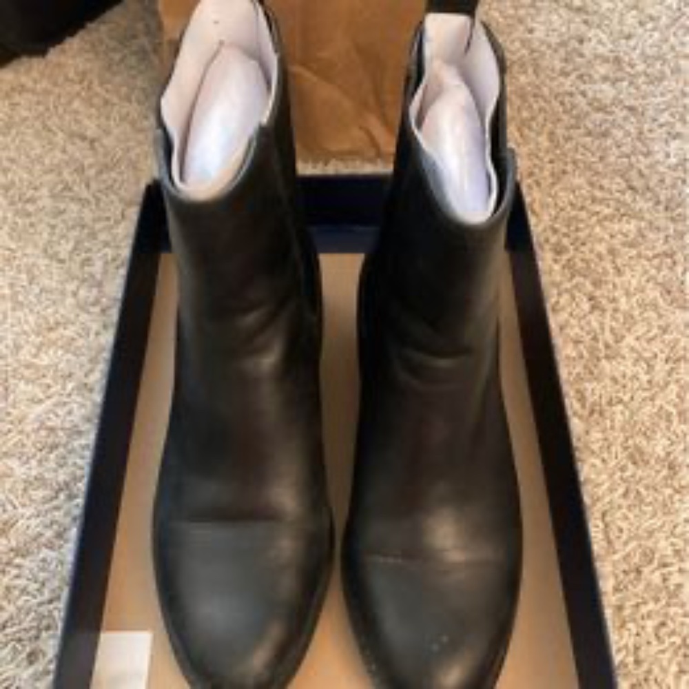 Women’s Cole Haan Daryl short boot waterproof very good condition US7 or…